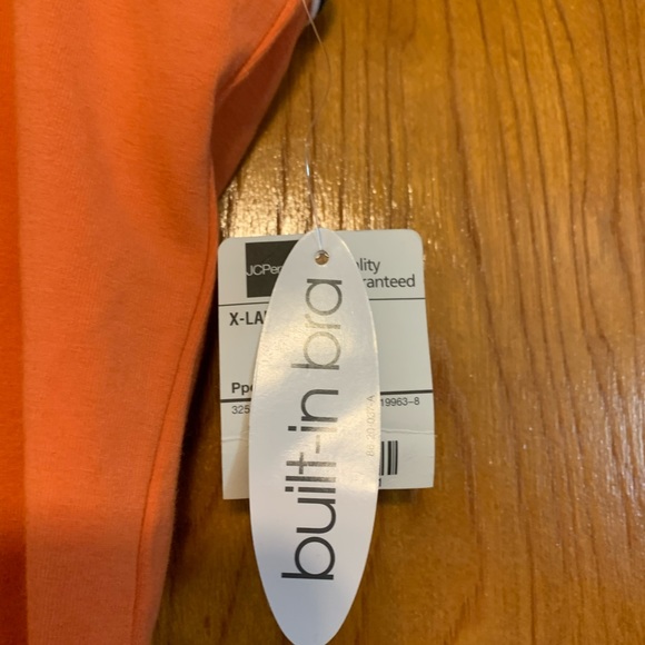 St. John’s Bay Active Razorback tank - built in bra nwt size XL - Picture 3 of 3